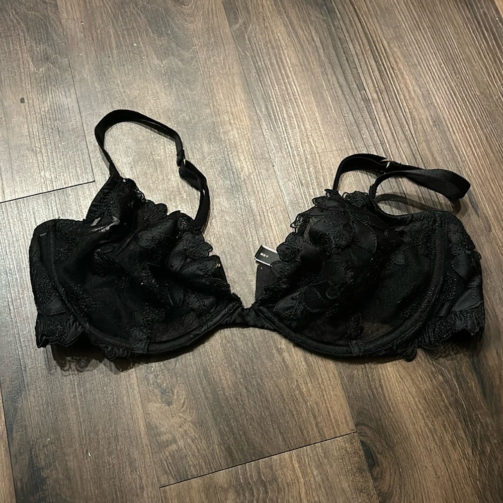 Victoria’s Secret black lace bra